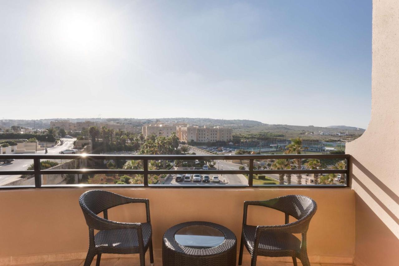 Family Room with Balcony,1276823350:JPEG